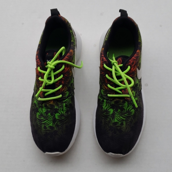 Nike Roshe One Palm Tree Print Sneakers - Picture 3 of 13
